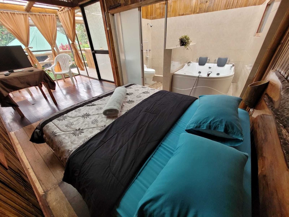 Signature Studio Suite, 1 King Bed photo 3