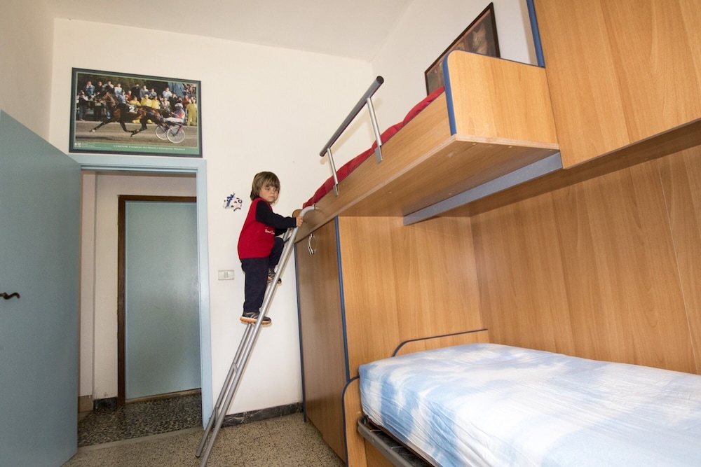 Apartment, 2 Bedrooms, Accessible, Smoking photo 2