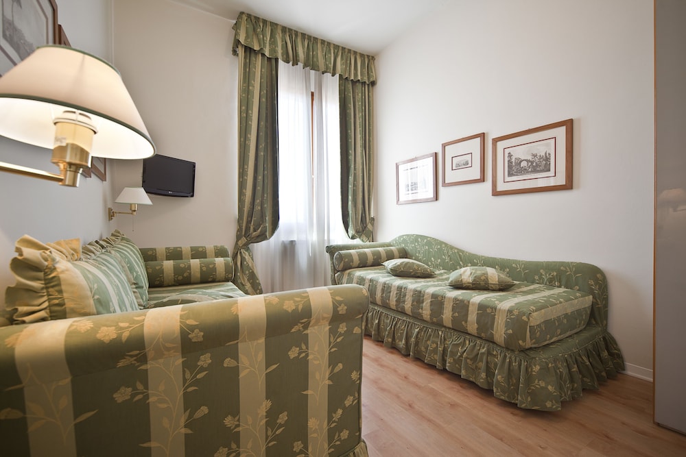Family Quadruple Room - Photo 2