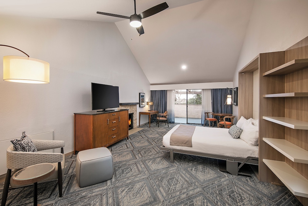 Standard Studio, Balcony or Terrace, Golf View photo 2