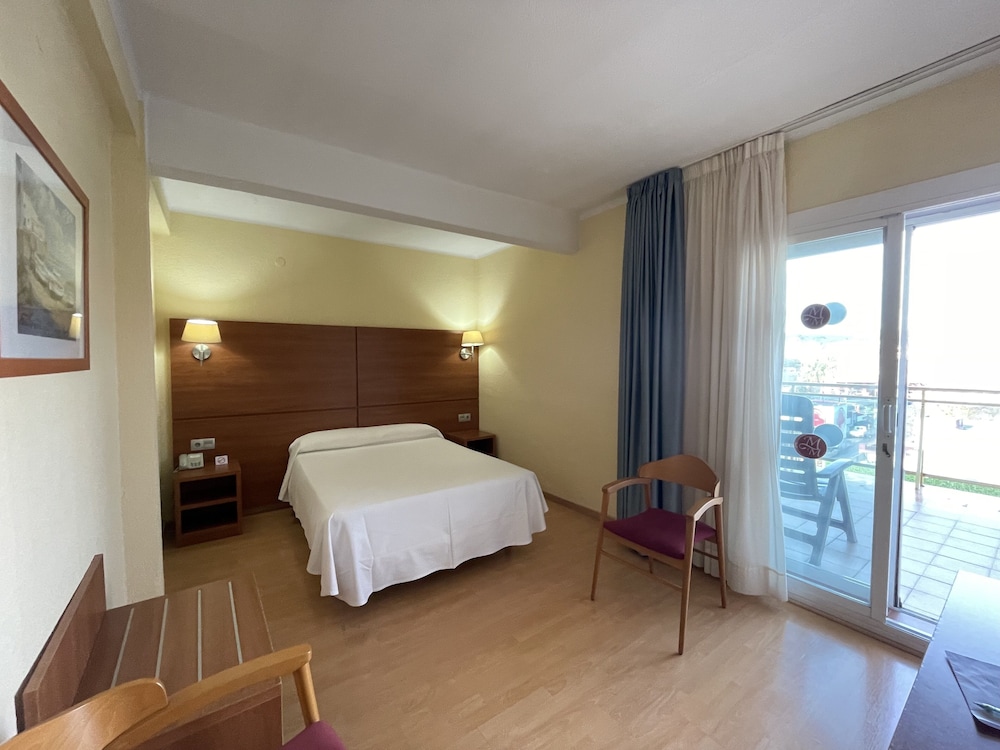 Standard Double Room, Balcony - Photo 3