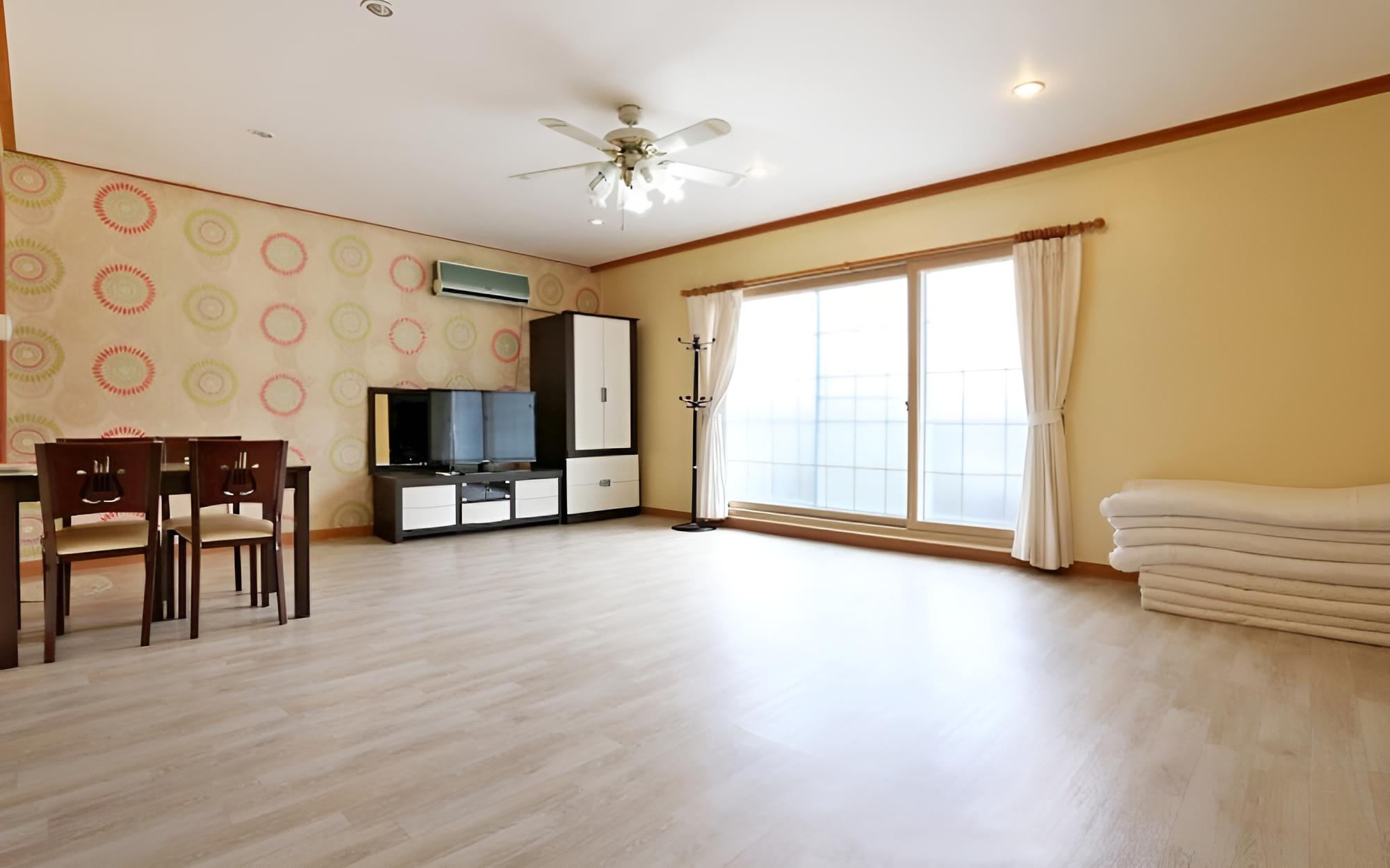 Room (Lemon Room 2F)