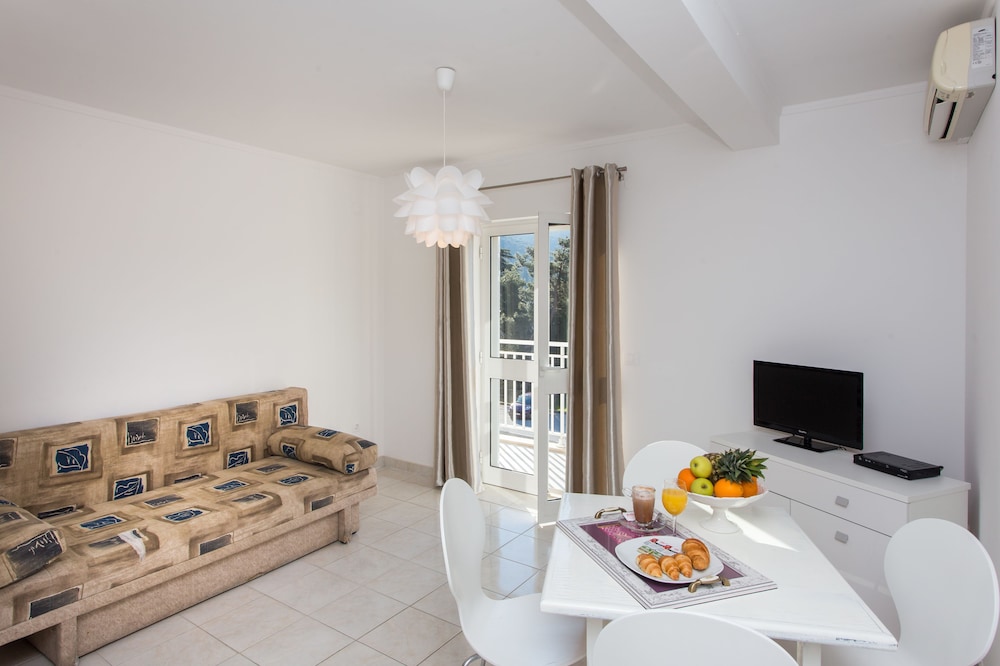 Luxury Apartment, 1 Bedroom, Balcony photo 1