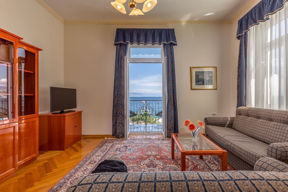 Superior Suite, 1 Bedroom, Balcony, Sea View photo 2
