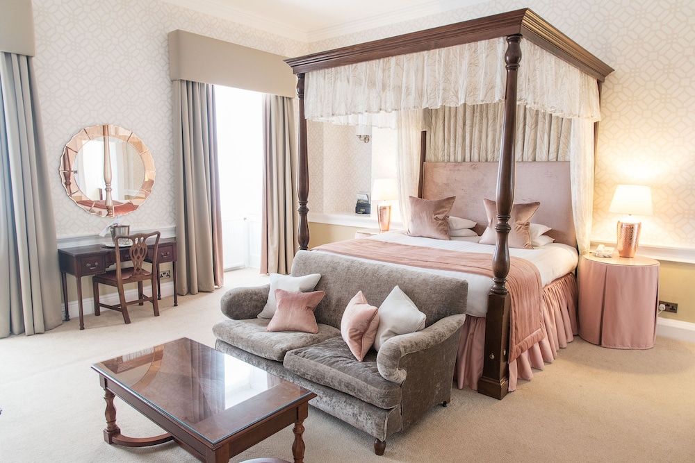 Deluxe Room (Double-Twin) photo 3