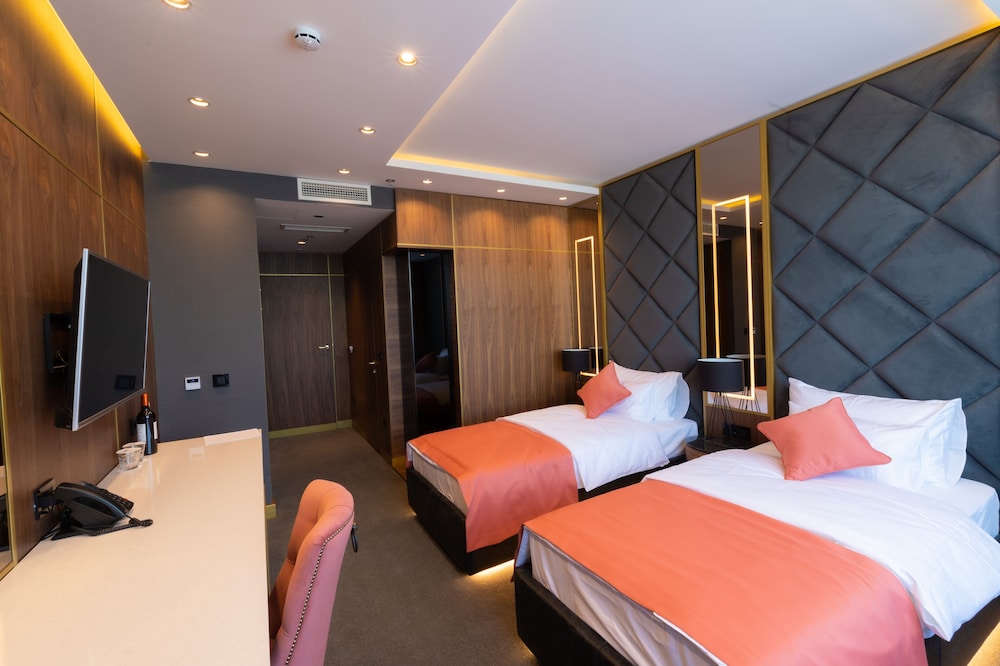 Standard Twin Room - Photo 4