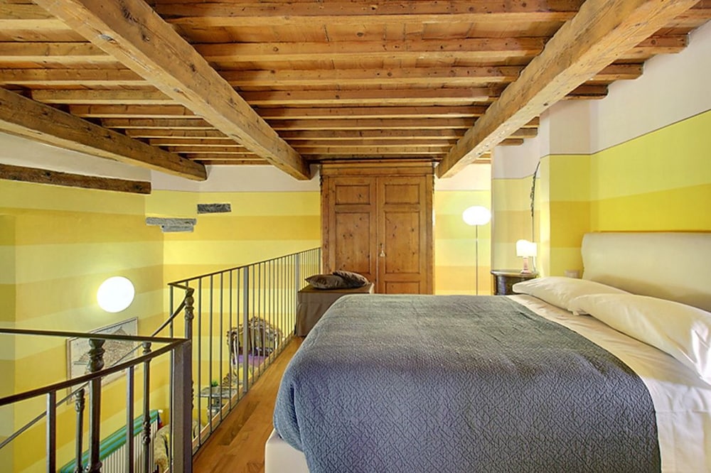 Apartment, Balcony (Fanciulla del West) photo 1