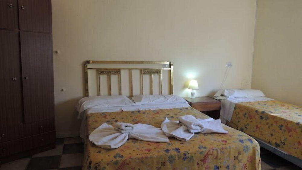Standard Triple Room photo 3