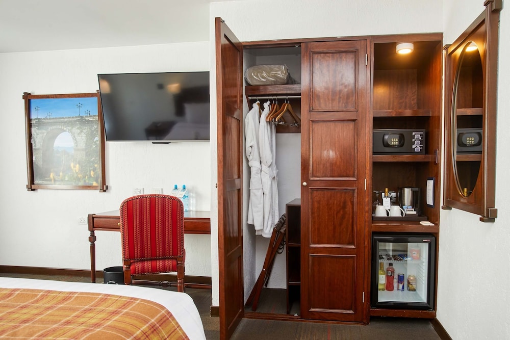 Superior Room, 1 King Bed - Photo 2
