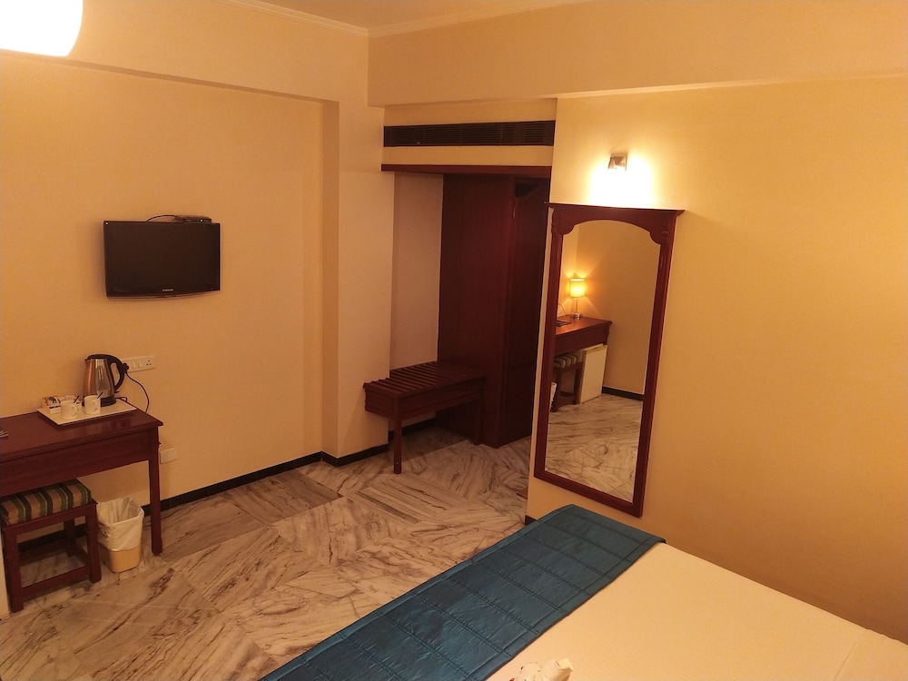 Standard Double Room - Photo 11