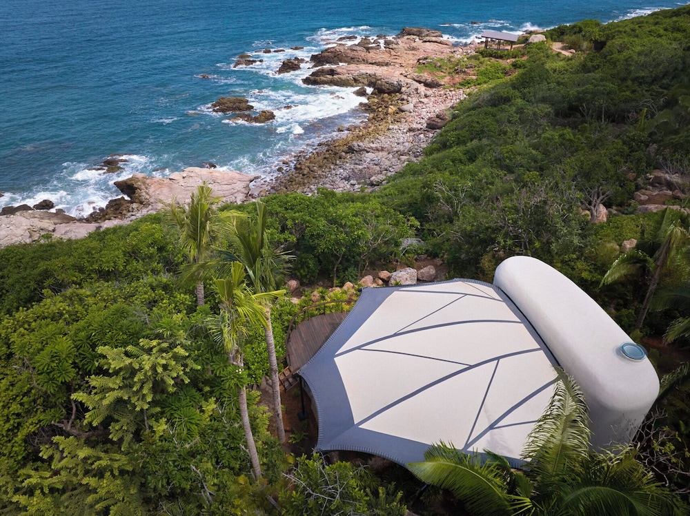 Grand Bungalow, Ocean-view photo 2