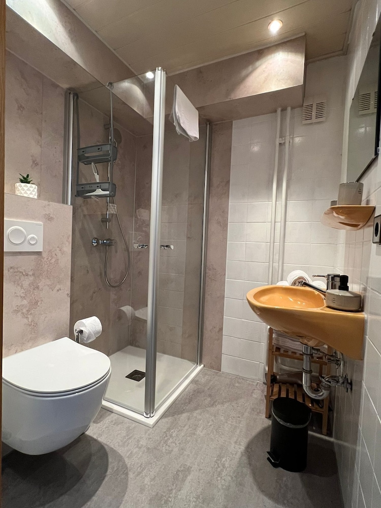 Apartment, Private Bathroom photo 2
