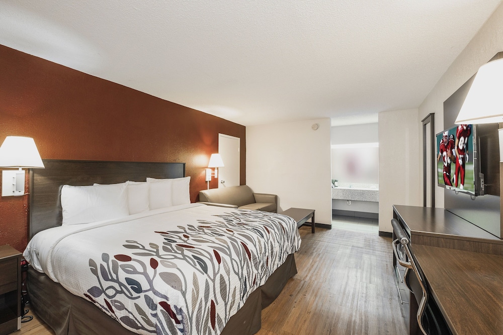 Standard Room, 1 King Bed, Smoking photo 3