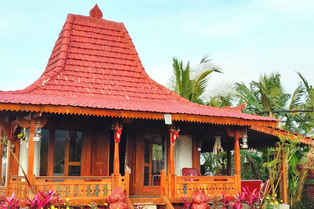 1 Bedroom Villa Herritage Wooden House - Photo 2
