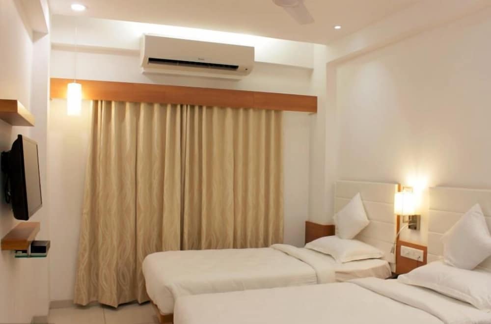 Executive Room, Multiple Beds, Smoking photo 3