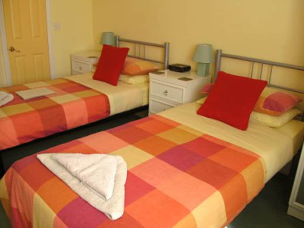 Twin Room, Non Smoking, Ensuite photo 1