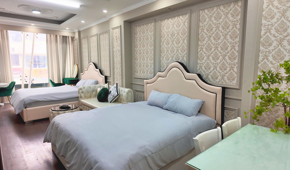 Classic Twin Room, Balcony, City View
