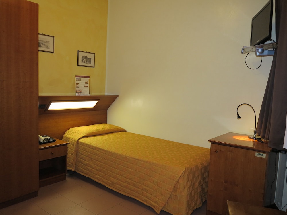 Small Single Room photo 1