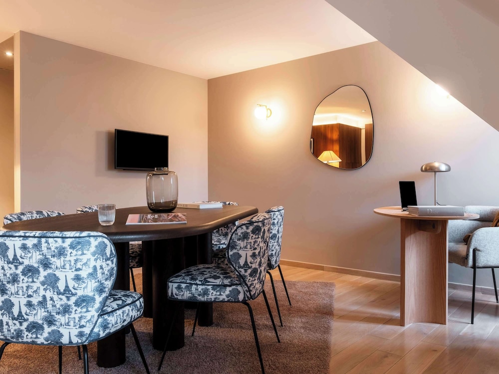 Superior Suite, 1 King Bed With Sofa Bed photo 1