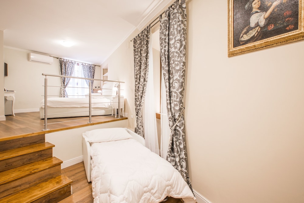 Deluxe Studio Suite, City View photo 2