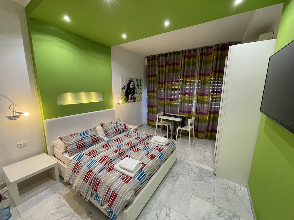 Deluxe Double Room, Ensuite, City View photo 3