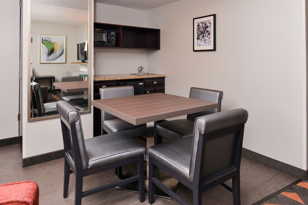 Suite, 1 King Bed with Sofa bed (Wet Bar) - Photo 2