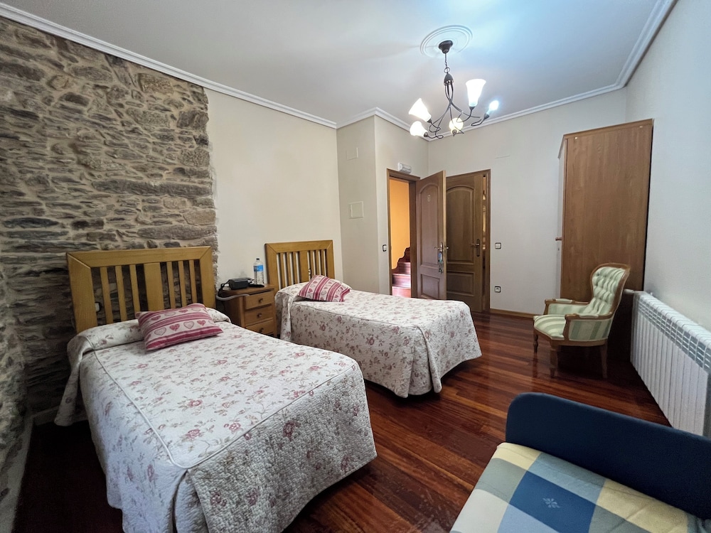 Twin Room - Photo 2
