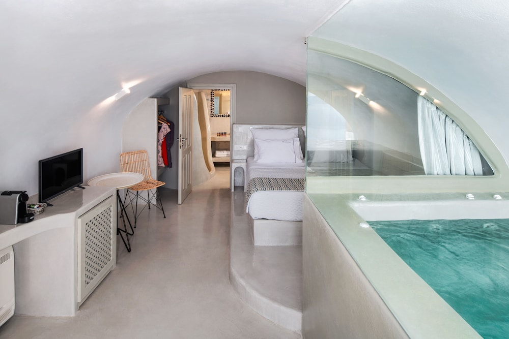 Suite, Hot Tub (Mystic Suite)