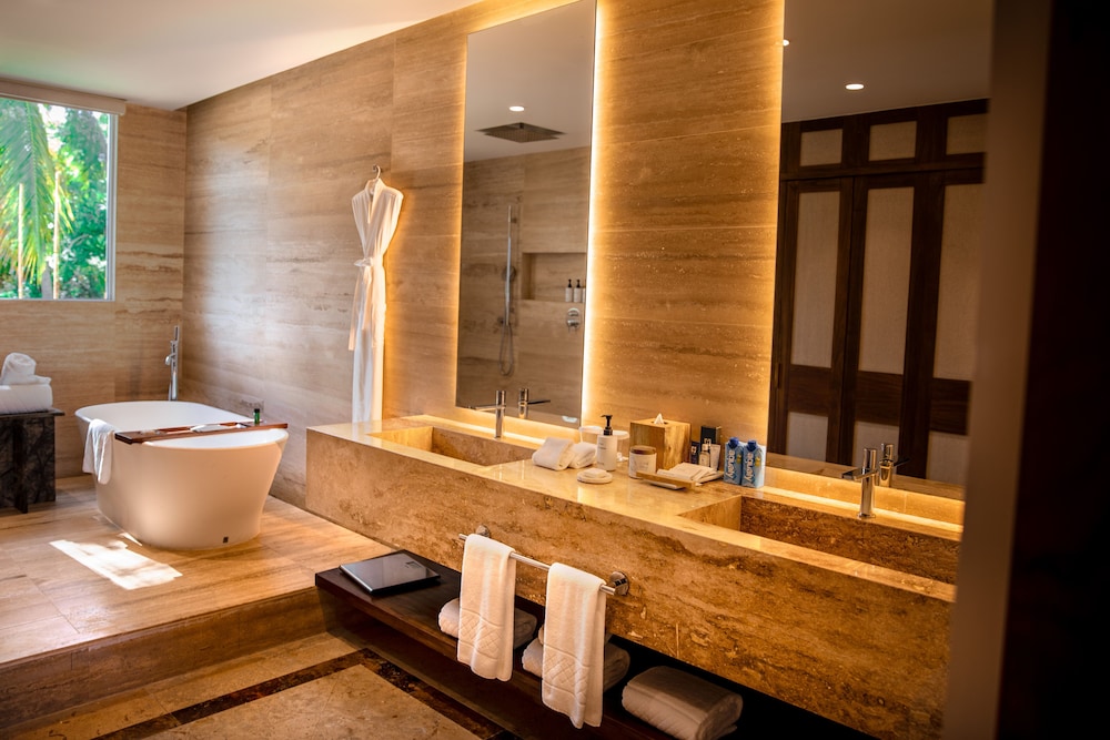 Master Suite Ocean Front Two Queen - Photo 7