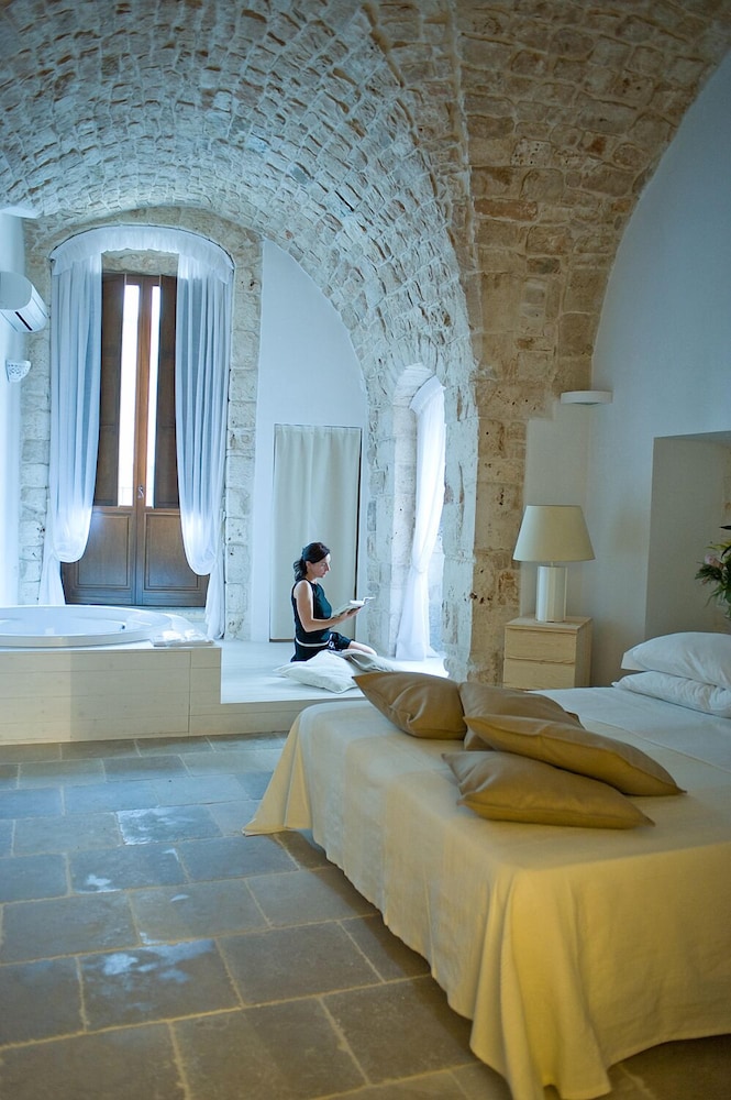 Deluxe Suite - Photo 8