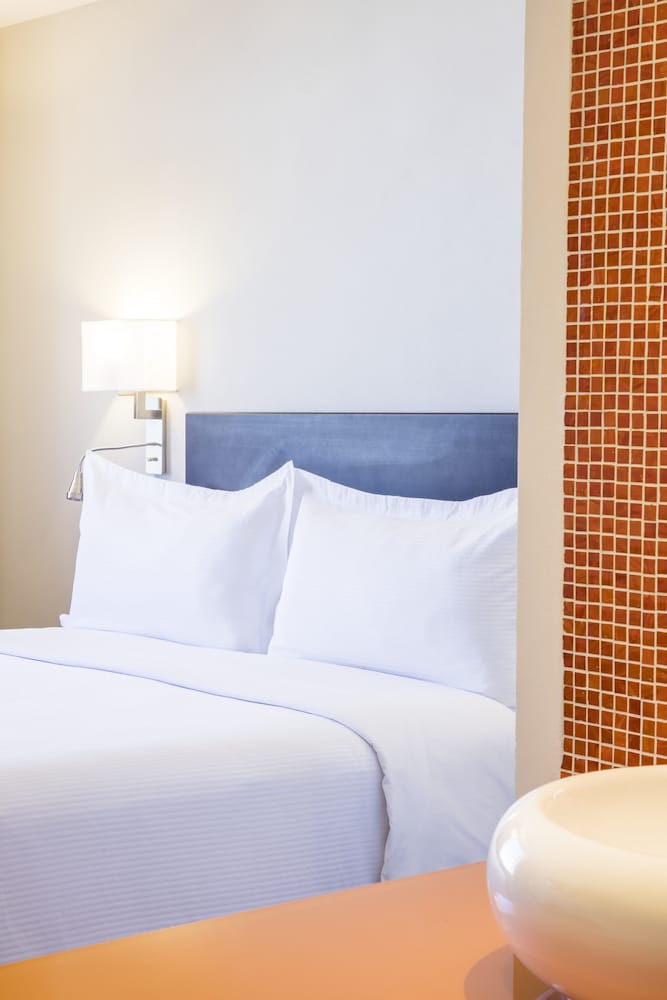 Superior Room, 1 King Bed