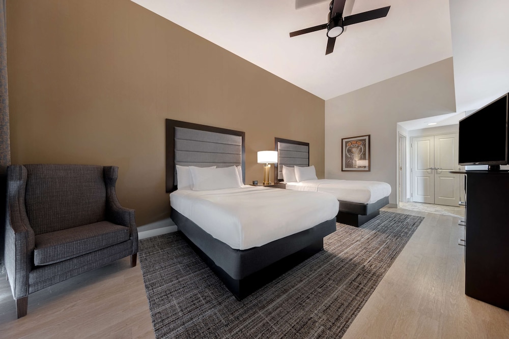Suite, 2 Queen Beds, Non Smoking (Large)