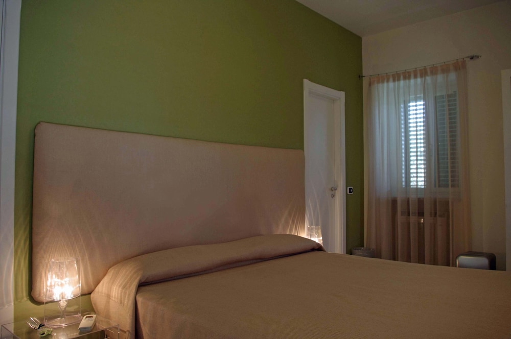 Double or Twin Room - Photo 1