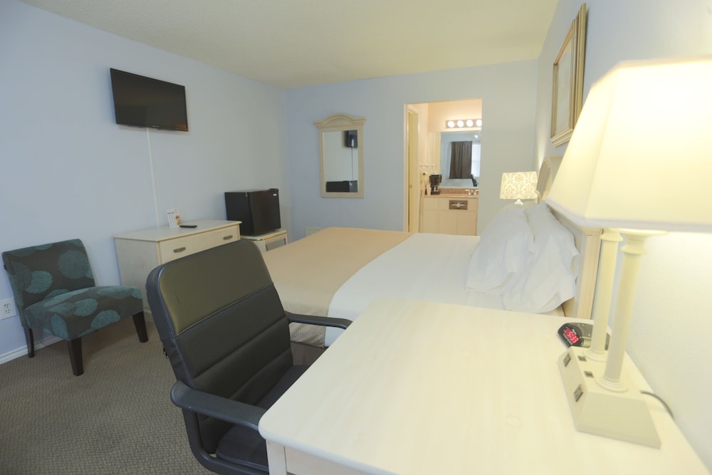Standard Room, 1 King Bed - Photo 3
