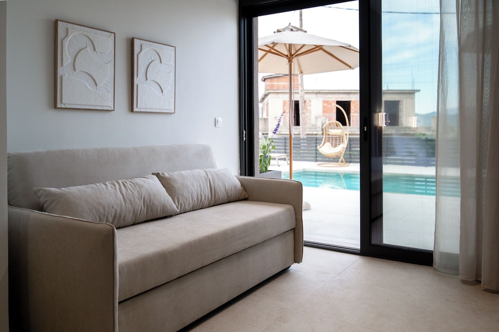Comfort Studio, Pool View