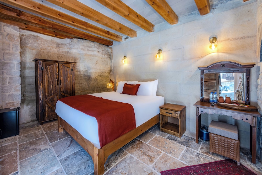 Junior Cave Room