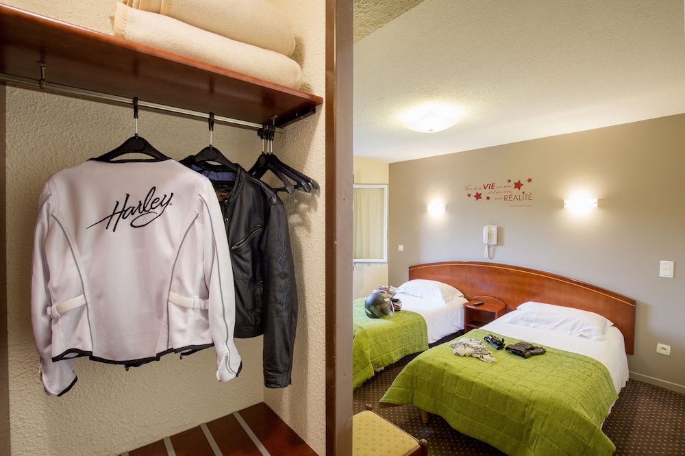Standard Twin Room photo 2