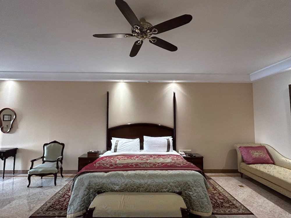 Suite - Photo 3