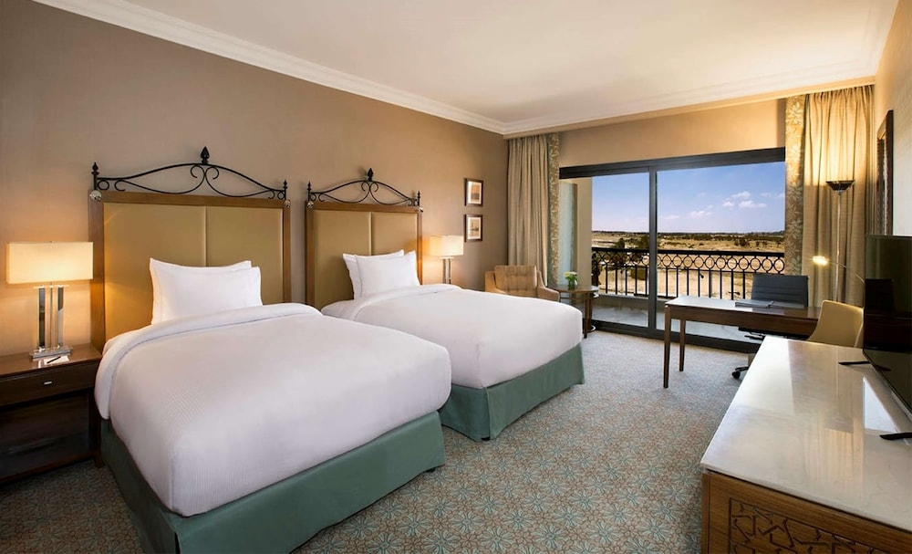 Deluxe Suite, 1 King Bed, Smoking