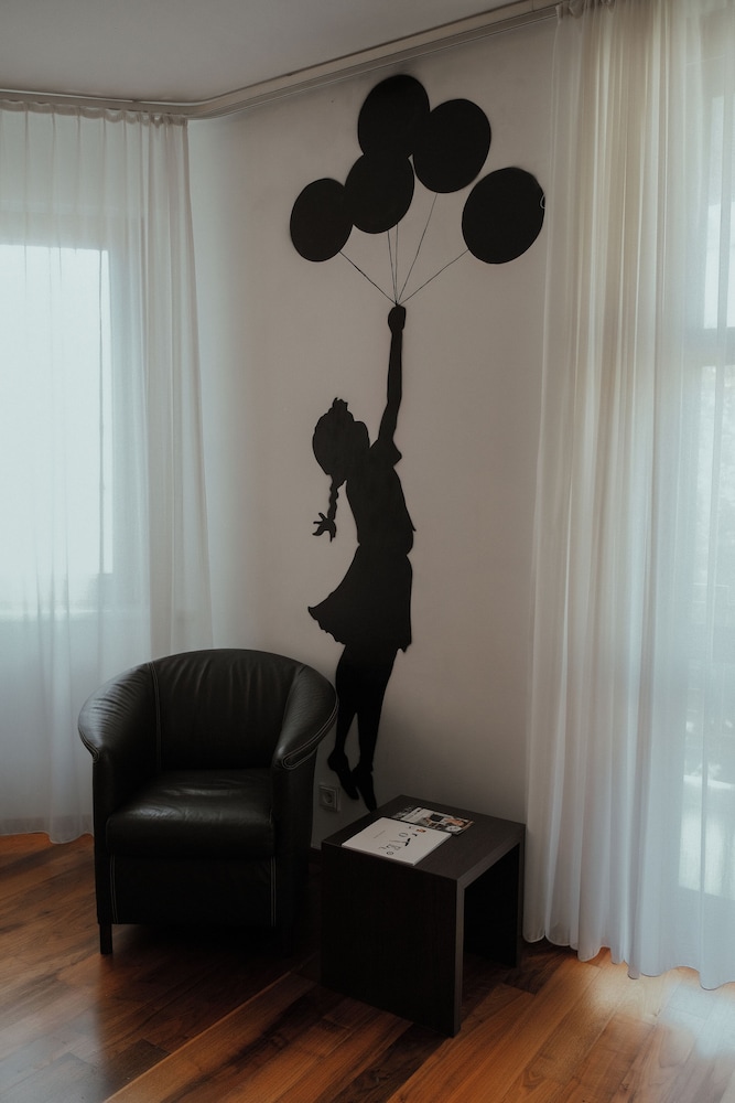 Design Studio - Photo 9
