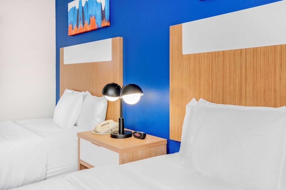 Room, 2 Queen Beds, Non Smoking - Photo 3