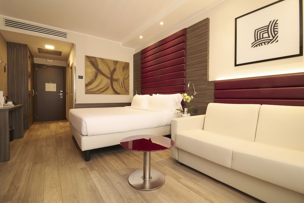 Superior Room (with sofa bed) thumbnail 5