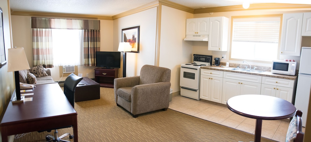 Junior Suite, 1 Queen Bed, Non Smoking, Kitchen photo 2