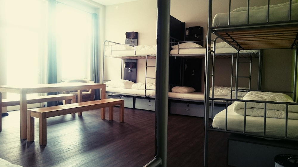 Basic Shared Dormitory, Mixed Dorm, Shared Bathroom photo 3
