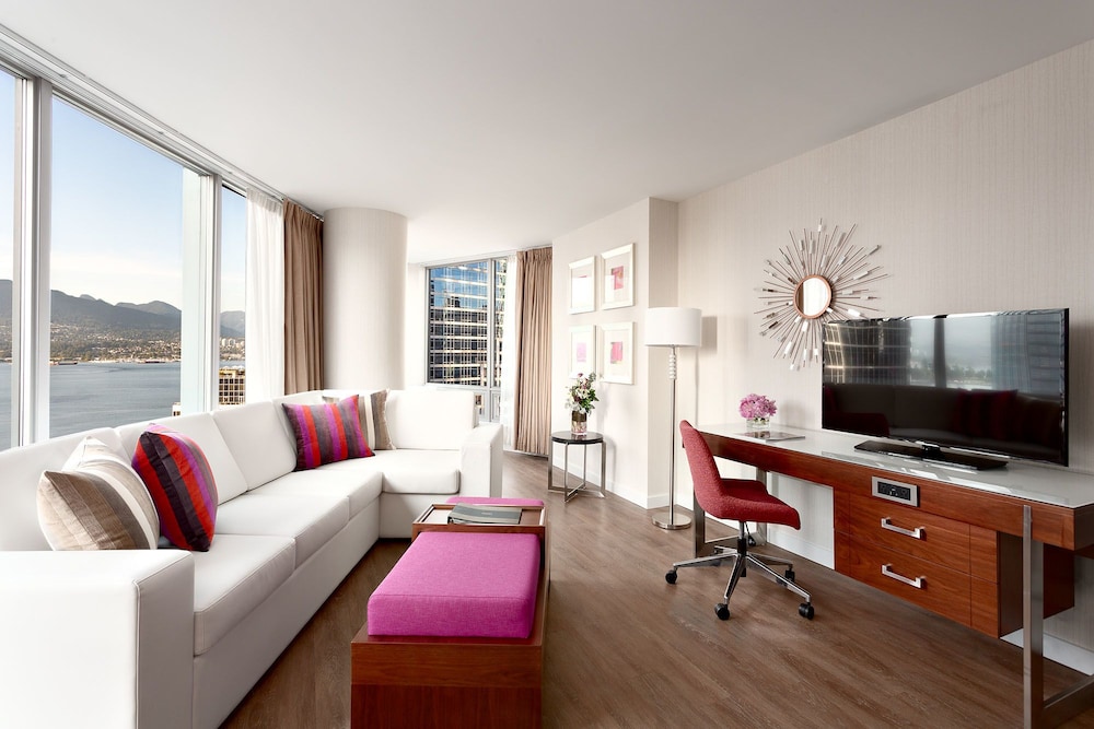 Deluxe Suite, 1 King Bed with Sofa bed, Harbor View - Photo 4