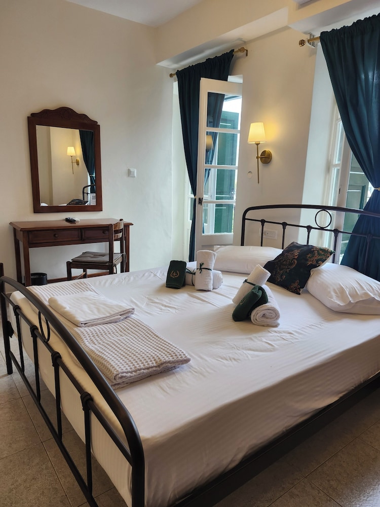 Deluxe Double Room, Balcony, Harbor View photo 3