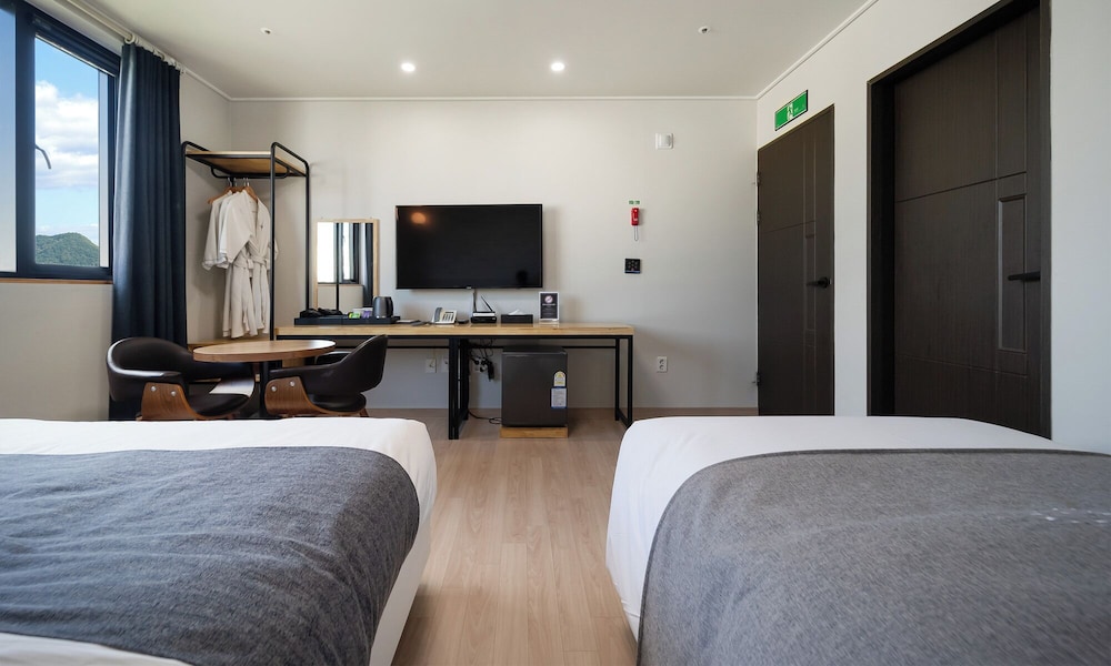 [First Served Deal] Superior Family Twin Room - Photo 10