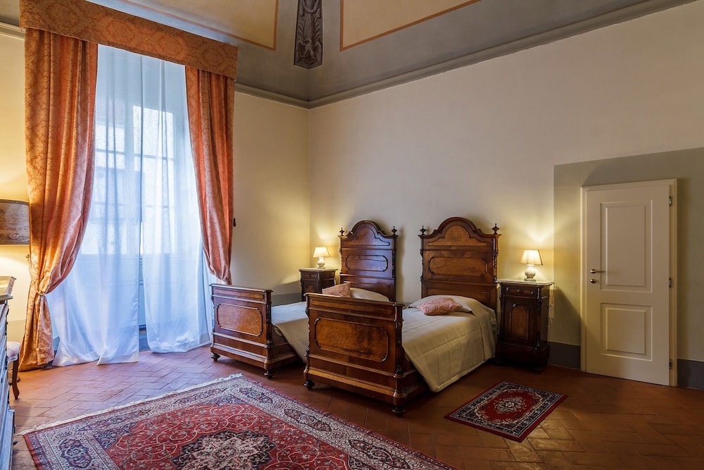 Deluxe Triple Room, City View photo 1
