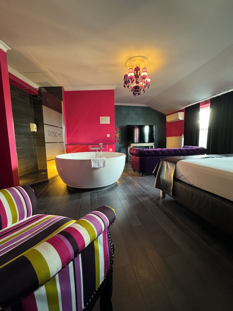 Deluxe Double Room, Jetted Tub photo 2