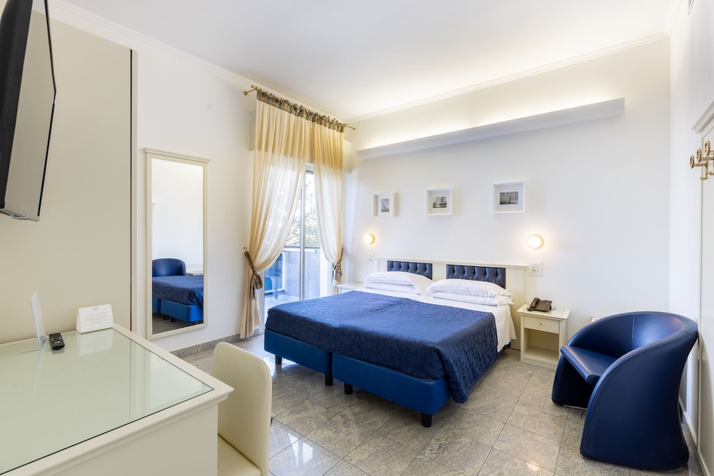 Classic Triple Room - Photo 5